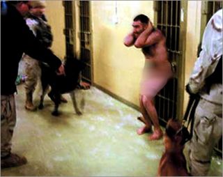 Penyiksaan tahanan di penjara Irak oleh pasukan penjajah (arsip dari we3rb.net)