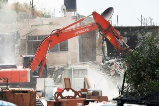 Buldozer Israel merobohkan rumah-rumah warga Palestina (felesteen.ps)