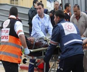 Penjajah Israel terluka ditusuk orang tak dikenal. (islammemmo.cc)