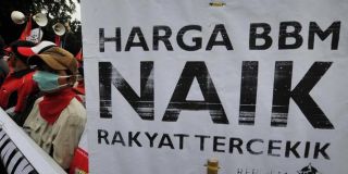 Aksi Unjurk Rasa menolak kenaikan harga BBM Bersubsidi (inet).  (merdeka.com)