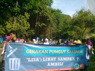 Duta CAKEP wilayah Bogor dalam aksi Gerakan Pungut Sampah (GPS)