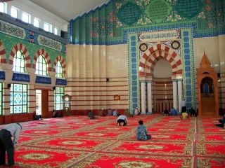 Interior Masjid Blok A Tanah Abang. (s195.photobucket.com/user/rilham2new)
