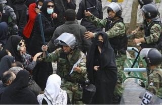 Kekerasan polisi Iran terhadap warga Sunni. (islammemo)