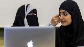Wanita Muslimah di Swiss. (elwatannews.com)