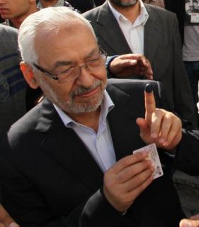 Syaikh Al-Ganousyi setelah memberikan suaranya (islammemo.cc)