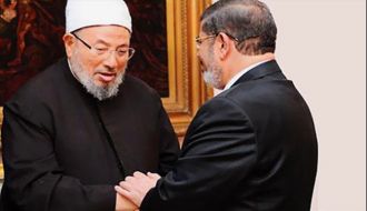 Syaikh Yusuf Al-Qaradhawi dan Presiden Mursi. (Ahramgate)