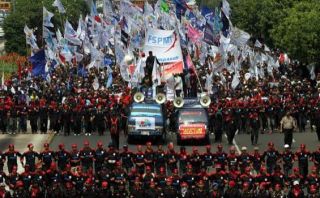 Demo buruh di Jakarta. (tribunnews.com)