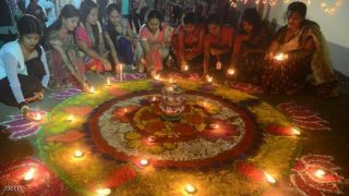 Warga Hindu merayakan festival cahaya di Diwali. (sky news)