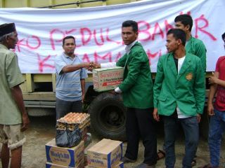 KOMPAK serahkan bantuan ke korban banjir di Aceh Utara, Sabtu (27/12)