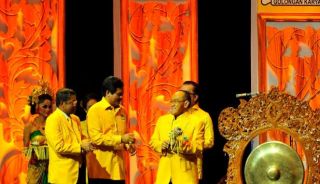 Aburizal Bakrie pada pembukaan Munas IX Partai Golkar di Bali, Ahad (30/11/14).  (viva.co.id)