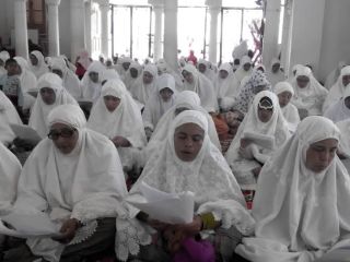 Zikir dan muhasabah bersama warga Aceh di Masjid Baiturrahim Ule Lhue, Banda Aceh, Ahad (21/12). (pks.or.id)