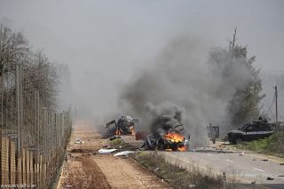 Kendaraan militer Israel hancur dihantam rudal Hizbullah. (alriyadh.com)