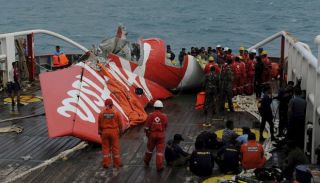 Puing-puing pesawat Air Asia QZ8501 yang berhasil ditemukan.  (tempo.co)