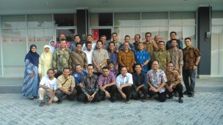 40 Doktor berkumpul untuk membahas pembangunan Indonesia berbasis Pengetahuan.  (dwh/MITI)