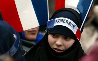 Wanita muslim Perancis (alyaoum24.com)