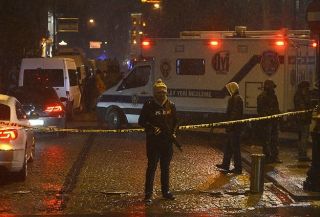 Polisi berjaga di Sultanahmet, Istambul. (anadolu)