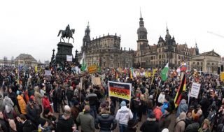 Aksi unjuk rasa Pegida di Dresden (islammemo.cc)