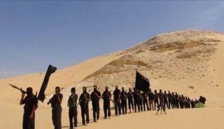 Parade pasukan ISIS cabang Sinai di Mesir. (islammemo.cc)