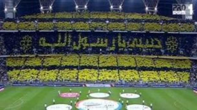 Ribuan Supporter Klub Sepakbola Al Ittihad Arab Saudi melantunkan Shalawat dan  membentuk formasi bertuliskan "Habibi ya Rasulullah'. (IlmFeed/youtube)