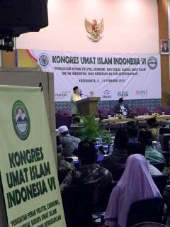  Anis Matta sedang berpidato di acara Kongres Umat Islam Indonesia (KUII) 2015 yang diselenggarakan oleh Majelis Ulama Indonesia (MUI), di Pagelaran Keraton Yogyakarta, Senin, (9/2/2015). (pks.or.id)