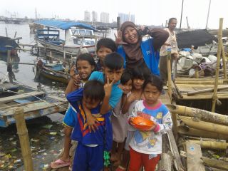 Keceriaan anak-anak yang tinggal di RW 20 Gg.Pojok, Muara Karang, Jakut.  (indah/kis/pkpu) 