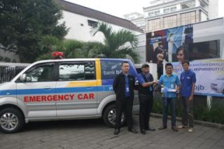 Penyerahan Bantuan Emergency Car dari Bank BJB kepada PKPU, Jumat (13/2/15). (Arini/kis/pkpu) 