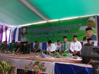 KH Hasyim Muzadi hadir dalam Tabligh Akbar PCNU Tulang Bawang Barat serta PCNU Mesuji Masa Khidmat 2015-2020, Senin (23/2/15).  (rudi)