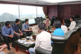 Wakil Ketua MPR RI Hidayat Nur Wahid saat menerima pimpinan Pengurus Besar (PB) Pelajar Islam Indonesia, Selasa (17/2) di Gedung MPR/DPR, Senayan, Jakarta. (IST)