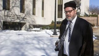 Rabbi Barry Freundel dipecat dan terancam hukuman penjara (bbc.co.uk)