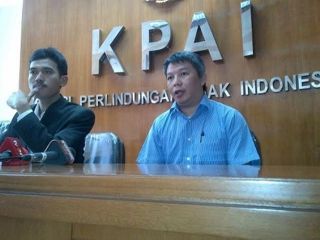 Toge Aprilianto (kanan) penulis buku 'Saatnya Aku Belajar Pacaran'. (detiknews.com)