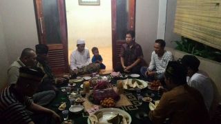 Pengurus PWNU Lampung saat silaturahim ke Ponpes  Darul Falah, Ahad (22/2/15).  (Rudi/PWNU)