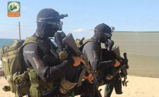 Pasukan Katak sayap militer Hamas, Izzuddin Al-Qassam. (islamediaonline.files.wordpress.com)