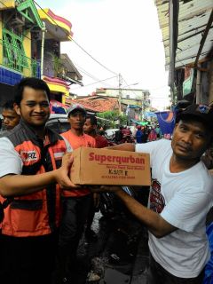 Bantuan logistik Rumah Zakat untuk korban kebakaran Tanah Abang, Jakarta.  (Neneng/RZ)
