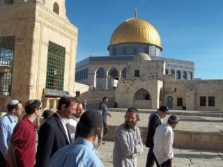Penjajah Israel menistai masjid suci Al-Aqsha. (felesteen,ps)