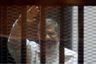 Muhammad Mursi, presiden sah Mesir yang digulingkan melalui kudeta militer. (arabi21.com)