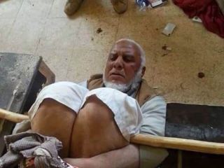 Bentuk penyiksaan Milisi Syiah kepada seorang kakek Sunni di Irak. (islammemo.cc)