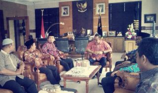 Silaturahmi Anggota FPKS DPR RI Al Muzzammil Yusuf dan 8 anggota FPKS DPRD Lampung dengan Kapolda dan jajaran Direktur di Mapolda Lampung, Jumat (6/3/15).  (pekase.lampung)