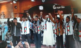 Deklarasi kemerdekaan untuk Rakyat Palestina di Masjid Mekar Indah, Cikarang Utara, Kabupaten Bekasi, Minggu (15/3) . (Heri/Roy/KNRP)