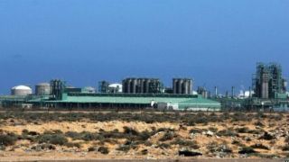 Ladang minyak Al-Ghani, 700 km tenggara Tripoli (bbc.co.uk)