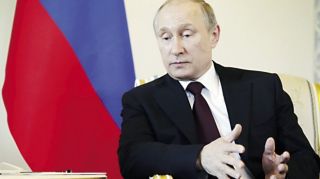 Putin terlihat pucat saat menerima presiden Kirgizstan kemarin. (El-Watan News)