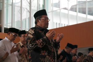 Gubernur Jawa Barat, Kang Aher mendoakan Almarhum Ir. Wawan Ridwan MMA