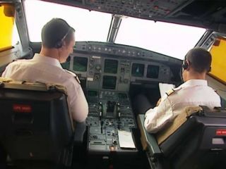 Ruang Cockpit pesawat Airbus - ilustrasi.  (independent.co.uk)