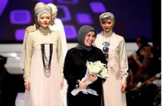 Irna Mutiara, perancang busana muslim kenamaan Indonesia.  (tribunnews.com)