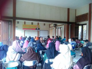 Pelatihan Karya Tulis Ilmiah STEI SEBI, Sabtu (28/2/15).  (Fajriyah/SEBI)