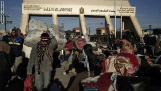 Warga Mesir yang pulang dari Libya melalui Perbatasan Sallome (islammemo.cc)