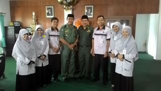 Guru SGI Angkatan 7 bersama Bupati Pandeglang serta Kepala Dinas Pendidikan dan Kebudayaan Pandeglang. (Sapto Prio Wawan Hadi Wibowo)
