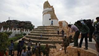 Menara Dharahara, ikon kota Kathmandu (bbc.co.uk)