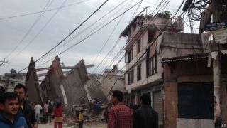 Rumah di Nepal umumnya dibangun tidak tahan gempa (bbc.co.uk)