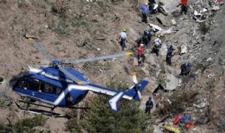 Pencarian korban jatuhnya pesawat Germanwings (Reuters)