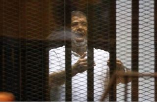 Presiden Mursi dalam persidangan hari ini. (islammemo)